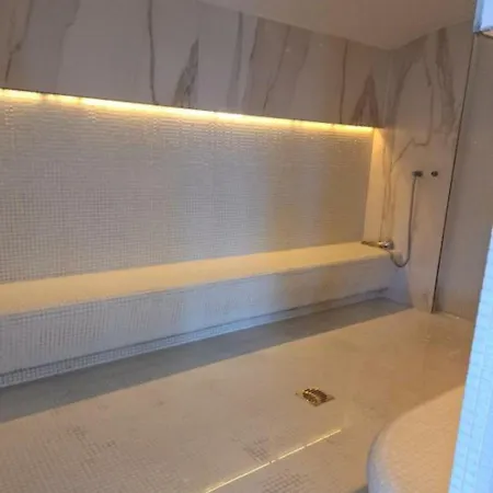 Alezzi Pima Linie La Mare Piscina Jacuzzi Sauna - Parking Appartamento
